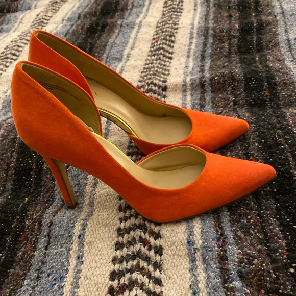 Salmon Colored Pumps - Picture 2 of 3